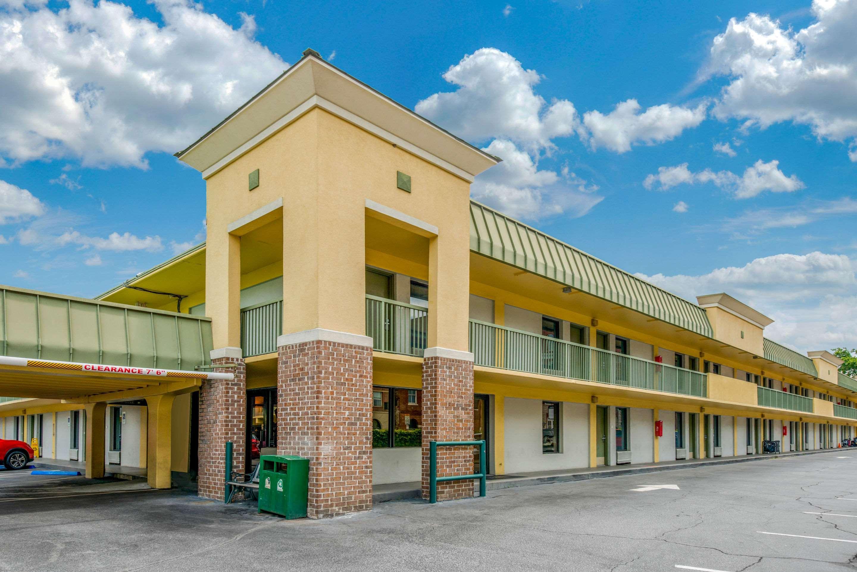 Quality Inn Savannah Historic District Exterior photo