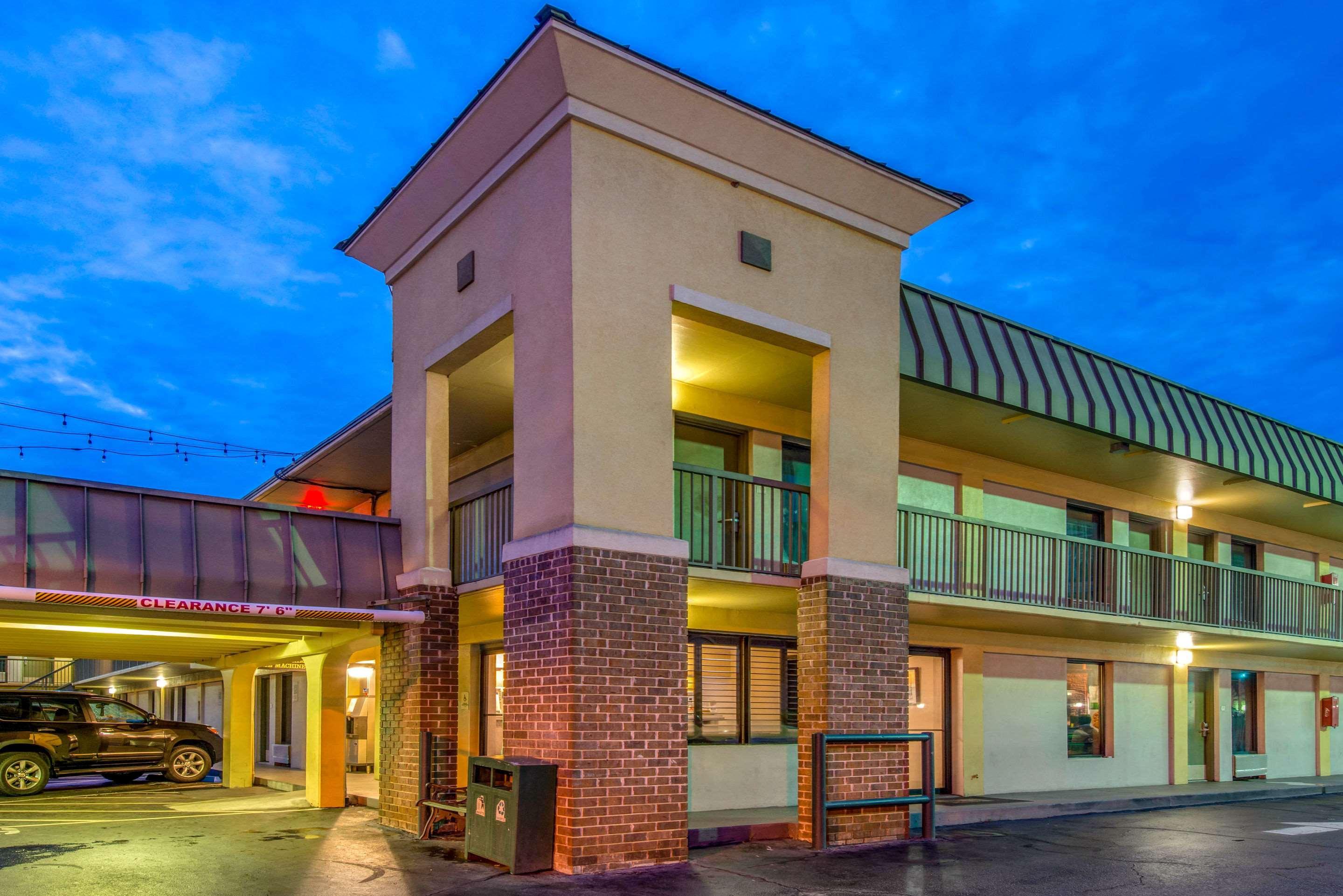 Quality Inn Savannah Historic District Exterior photo