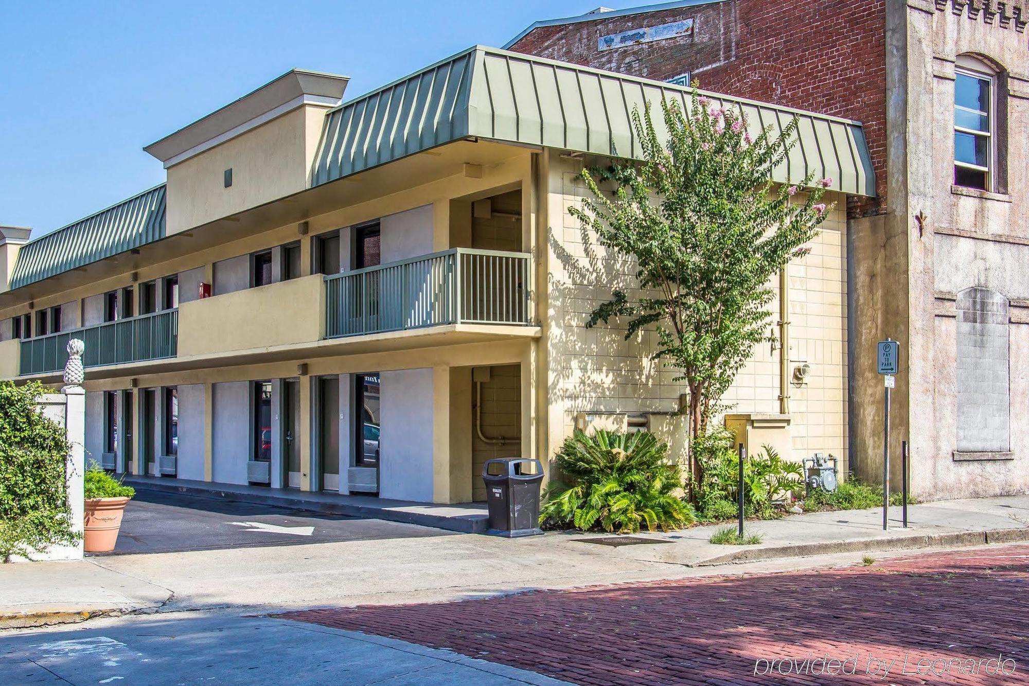 Quality Inn Savannah Historic District Exterior photo