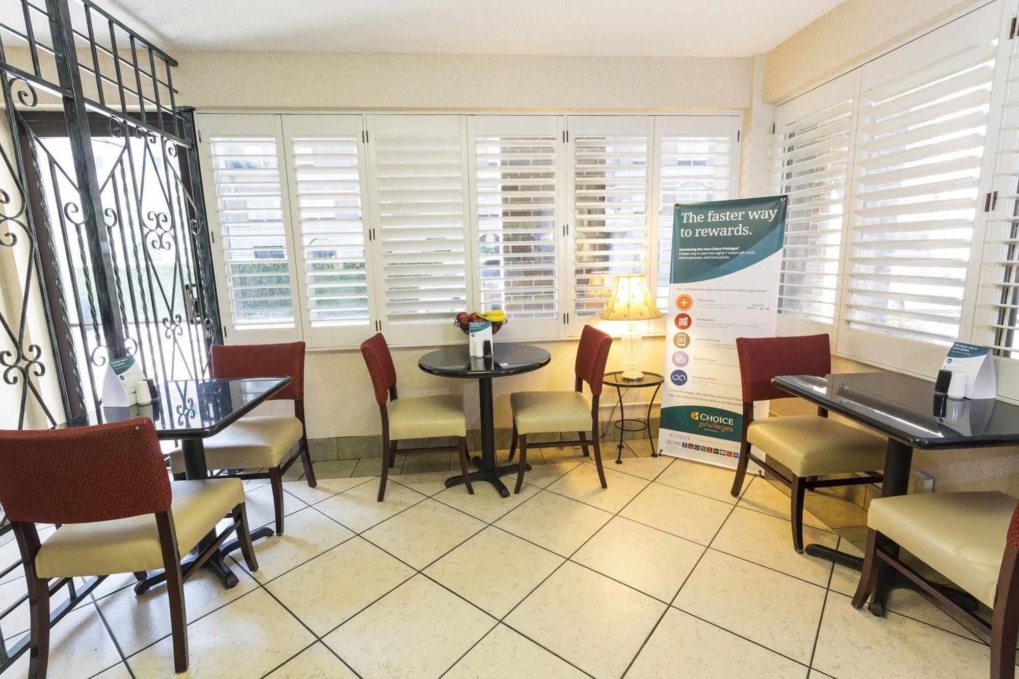 Quality Inn Savannah Historic District Exterior photo