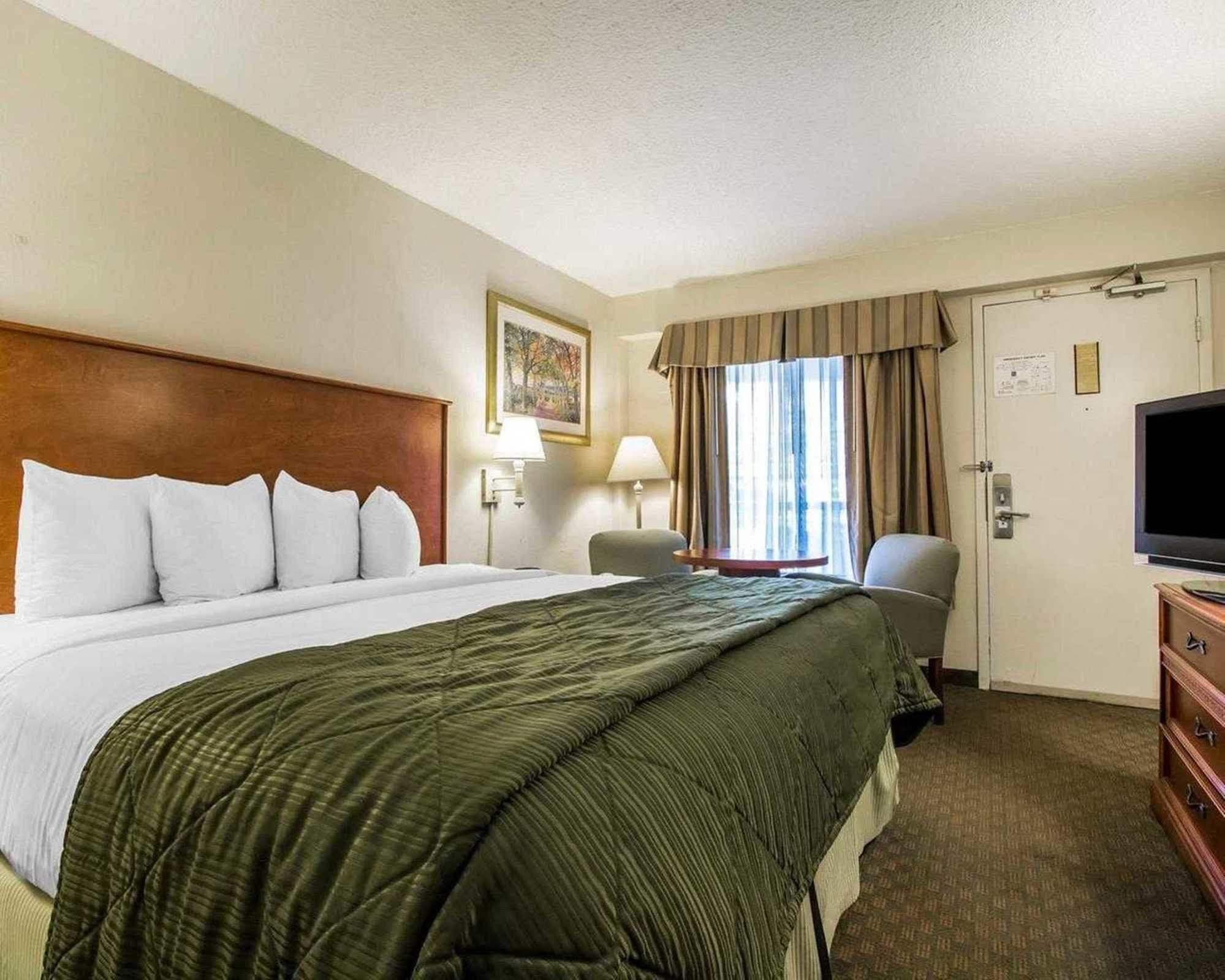Quality Inn Savannah Historic District Exterior photo