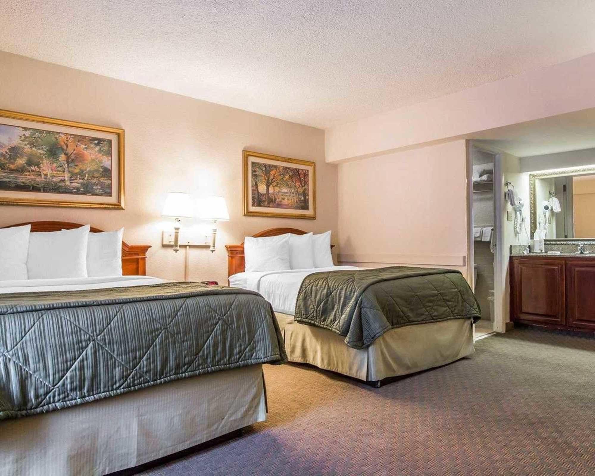 Quality Inn Savannah Historic District Exterior photo