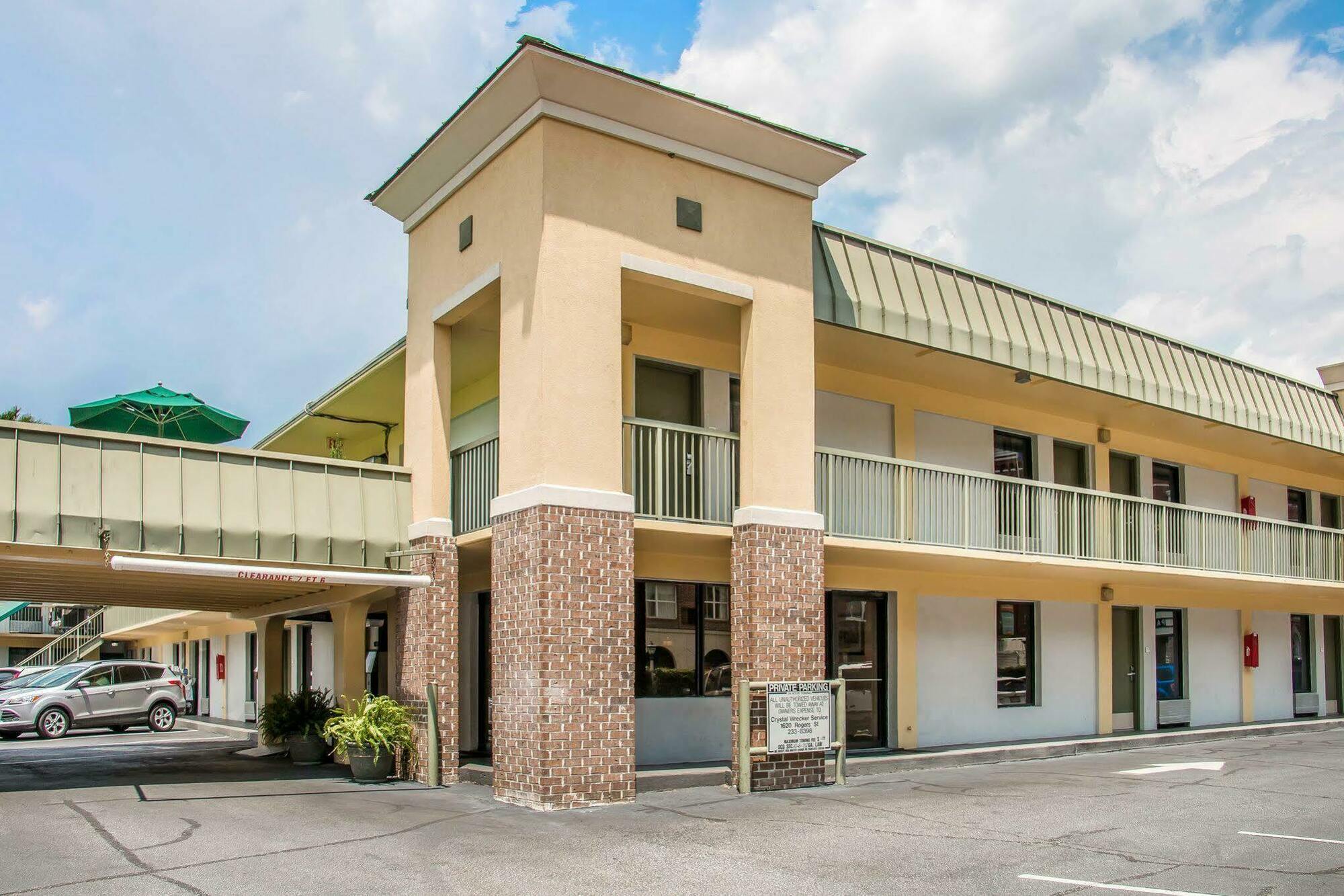 Quality Inn Savannah Historic District Exterior photo